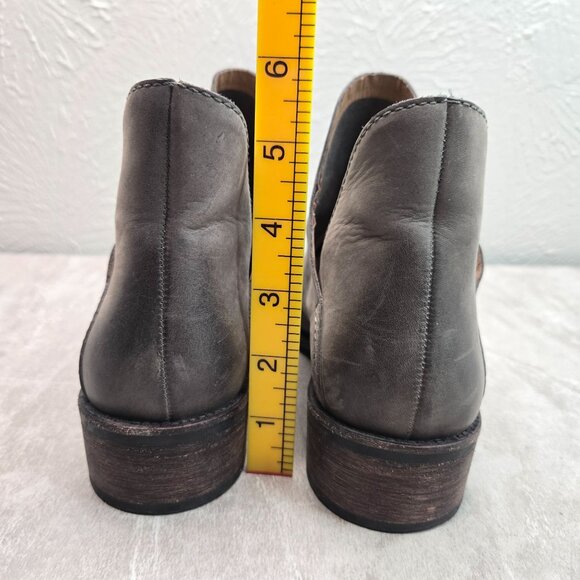 Steve Madden Ankle Booties Size 7 Gray Distressed Leather Low Heel Western Boots - Picture 4 of 9